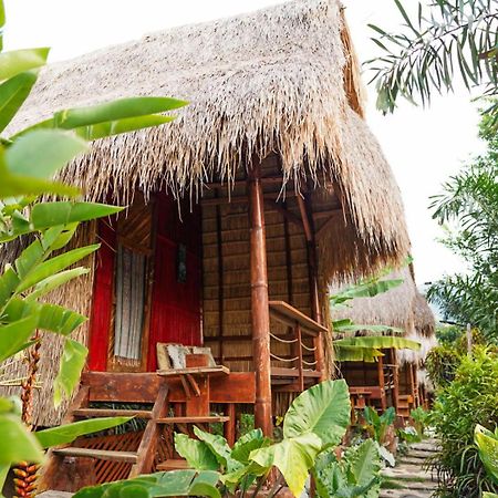 Sten Lodge Labuan Bajo Exterior photo