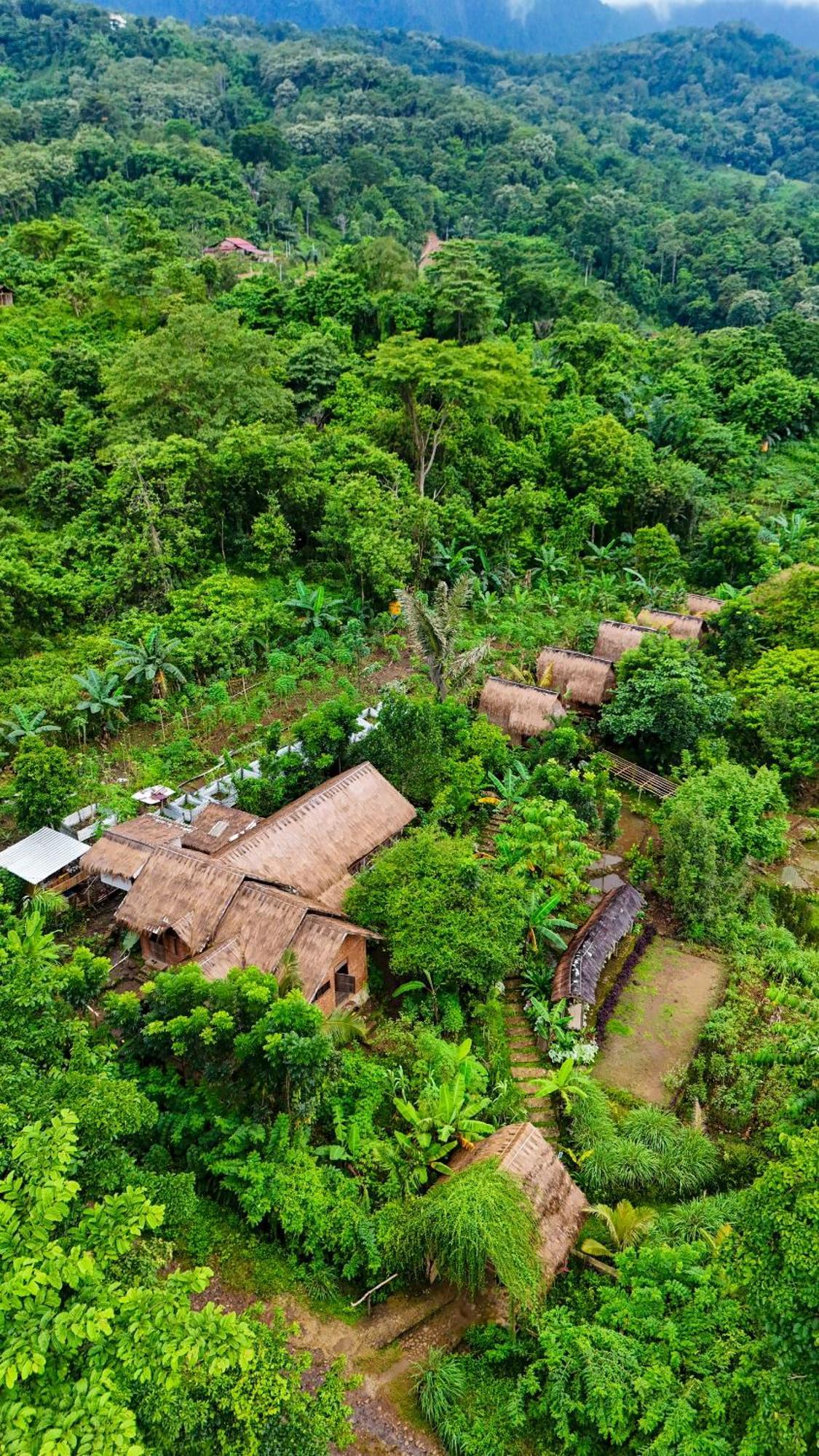 Sten Lodge Labuan Bajo Exterior photo