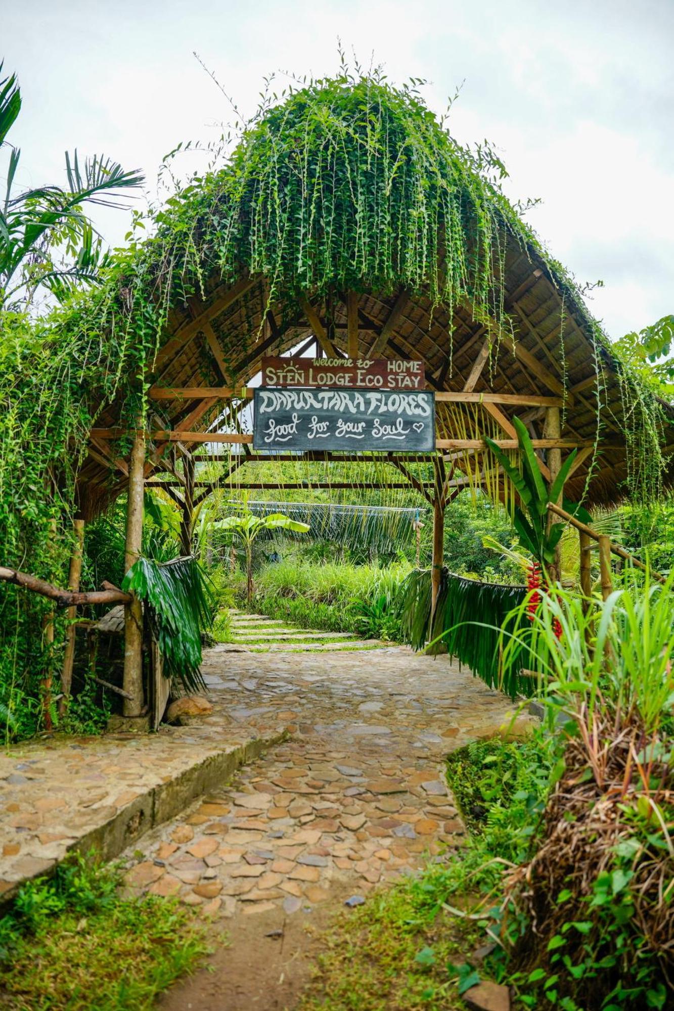 Sten Lodge Labuan Bajo Exterior photo